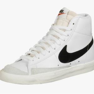 Women’s Nike blazers mid size 8.5